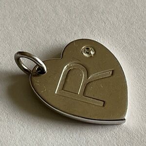 Free odd on 🎉 Silver pendant with one small clear stone